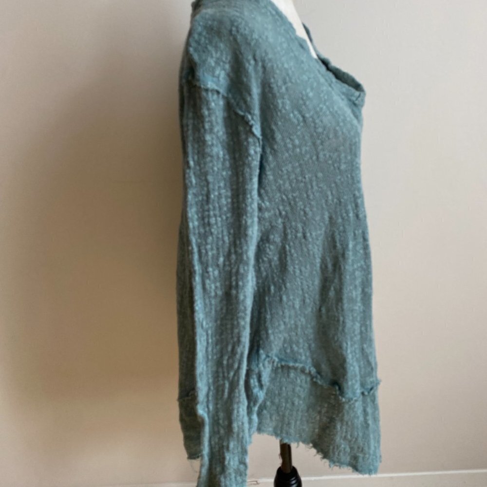 WE The Free Women Green Top Sz Small Long Sleeve Vneck Open Knit Distressed - Picture 2 of 6